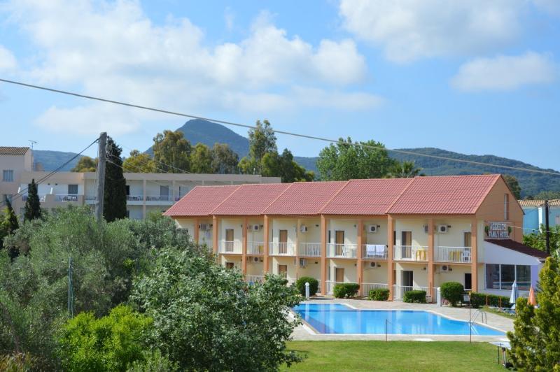 Aggelos Family Hotel モライティカ エクステリア 写真